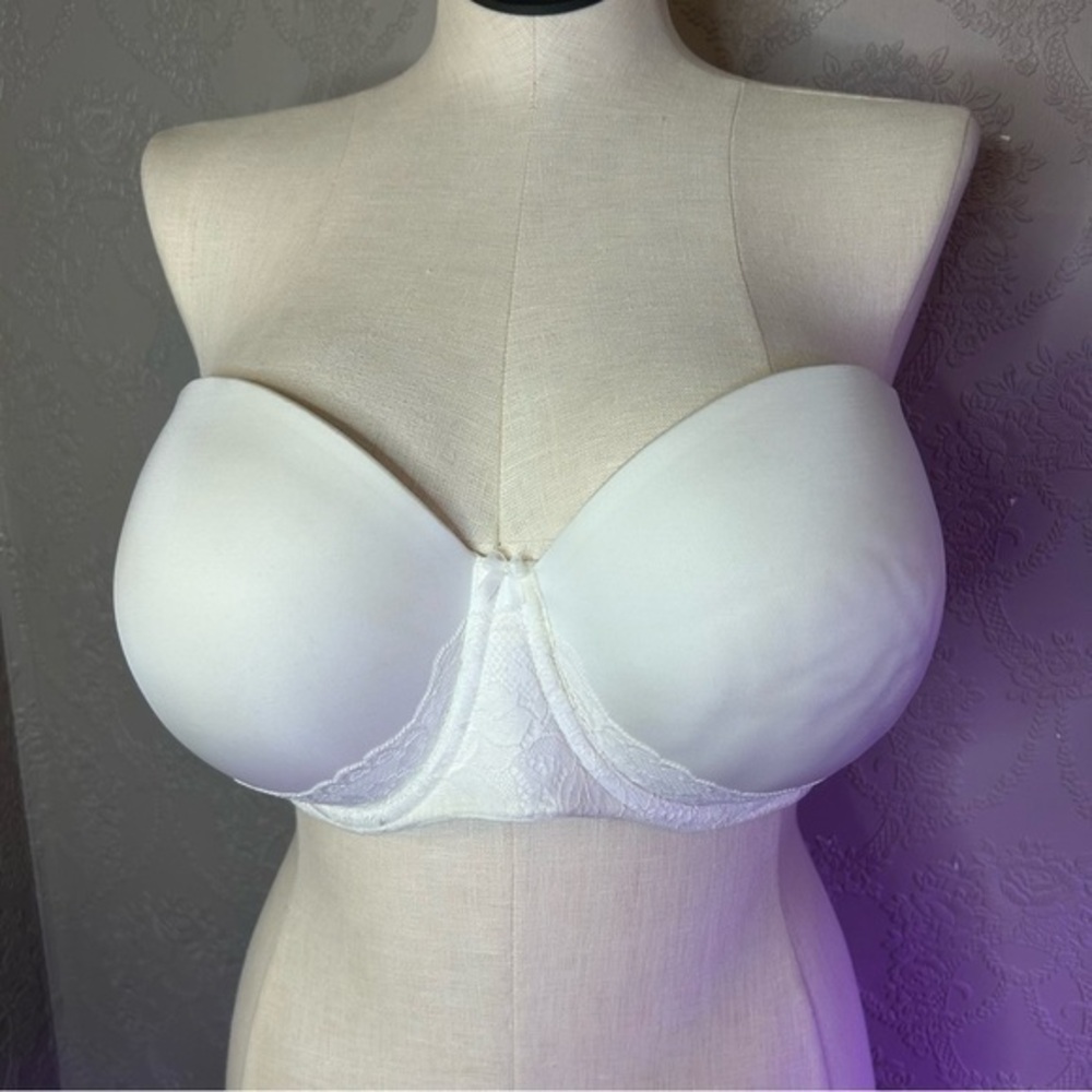 Elegant White Strapless Bra Torrid Curve 44DDD